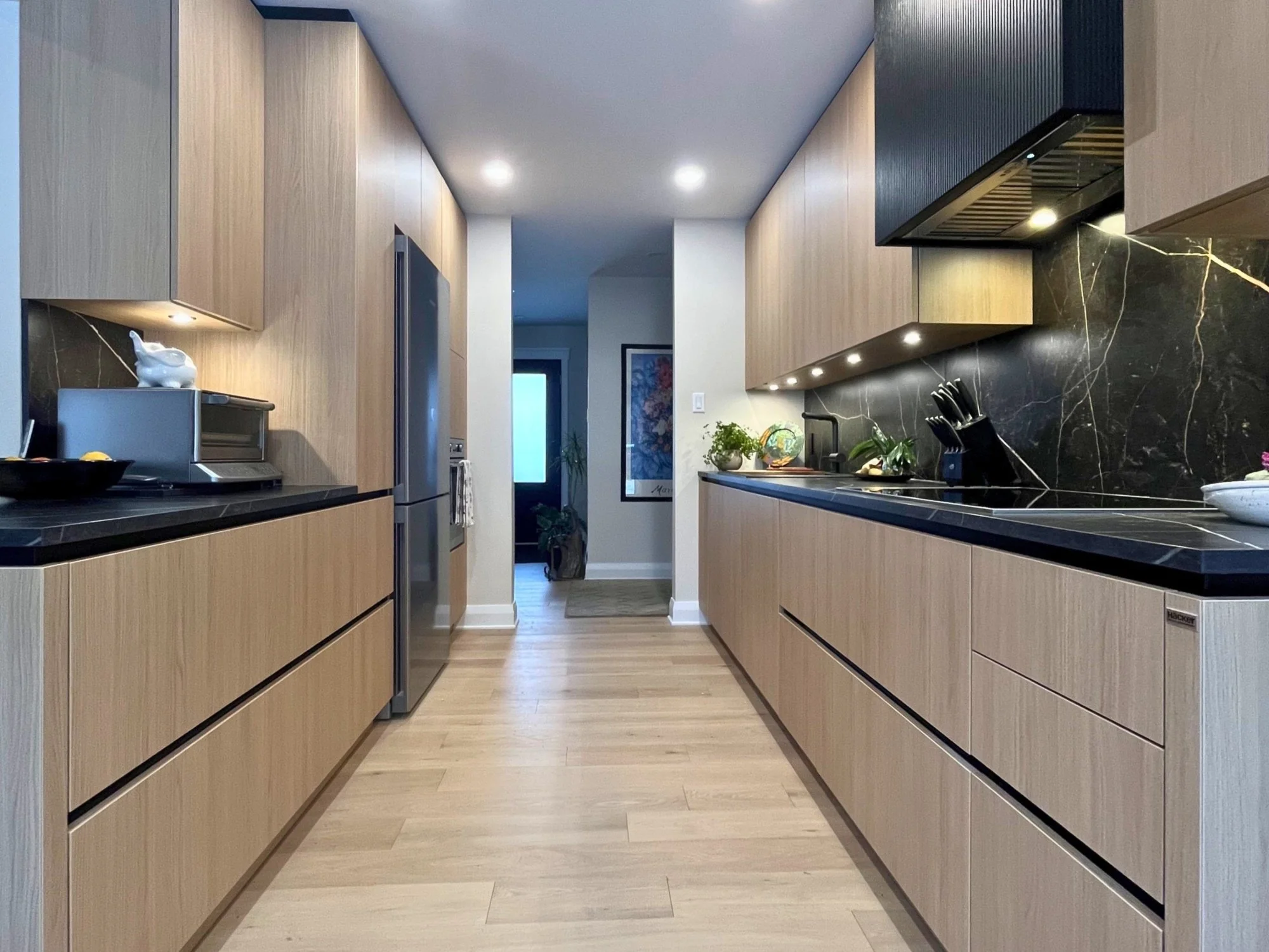 modern handleless galley kitchen in white oak