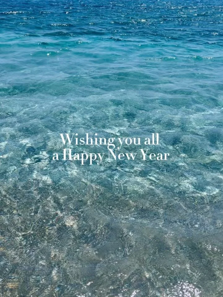 Wishing you all a Happy New Year.
Here&rsquo;s to many travel plans, good food, fabulous outfits and wonderful things ahead. 
Thank you for being here 💙

#happynewyear #newyear #greece #folegandros #naxos