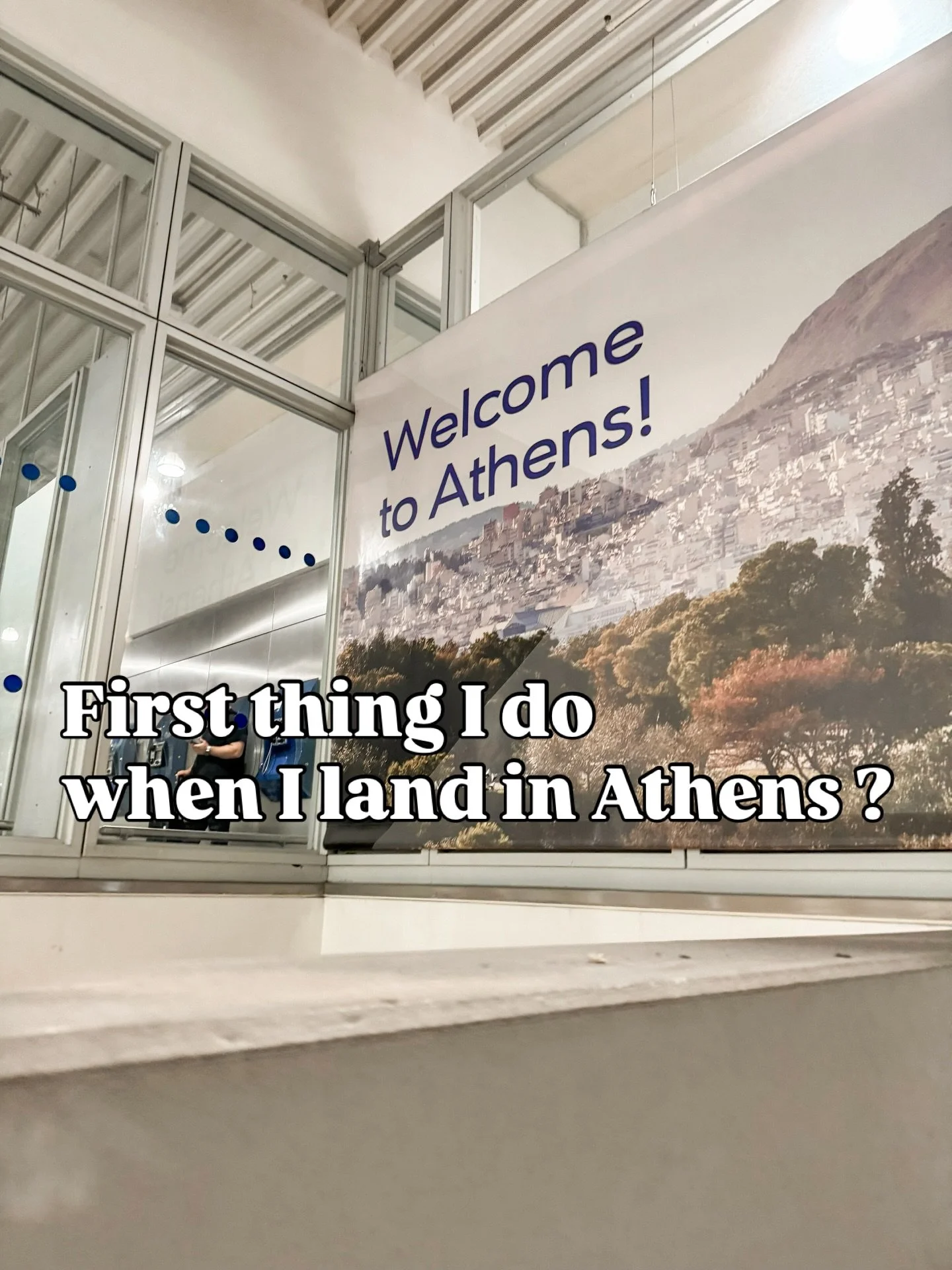 Drop the luggage off. Walk to Ermou. Gregory&rsquo;s (&Gamma;&rho;&eta;&gamma;ό&rho;&eta;&sigmaf;) pita and a freddo &mu;έ&tau;&rho;&iota;&omicron;. 🇬🇷

Prassopita for me, tiropita for the others. That first bite, heaven every single time.

Before 
