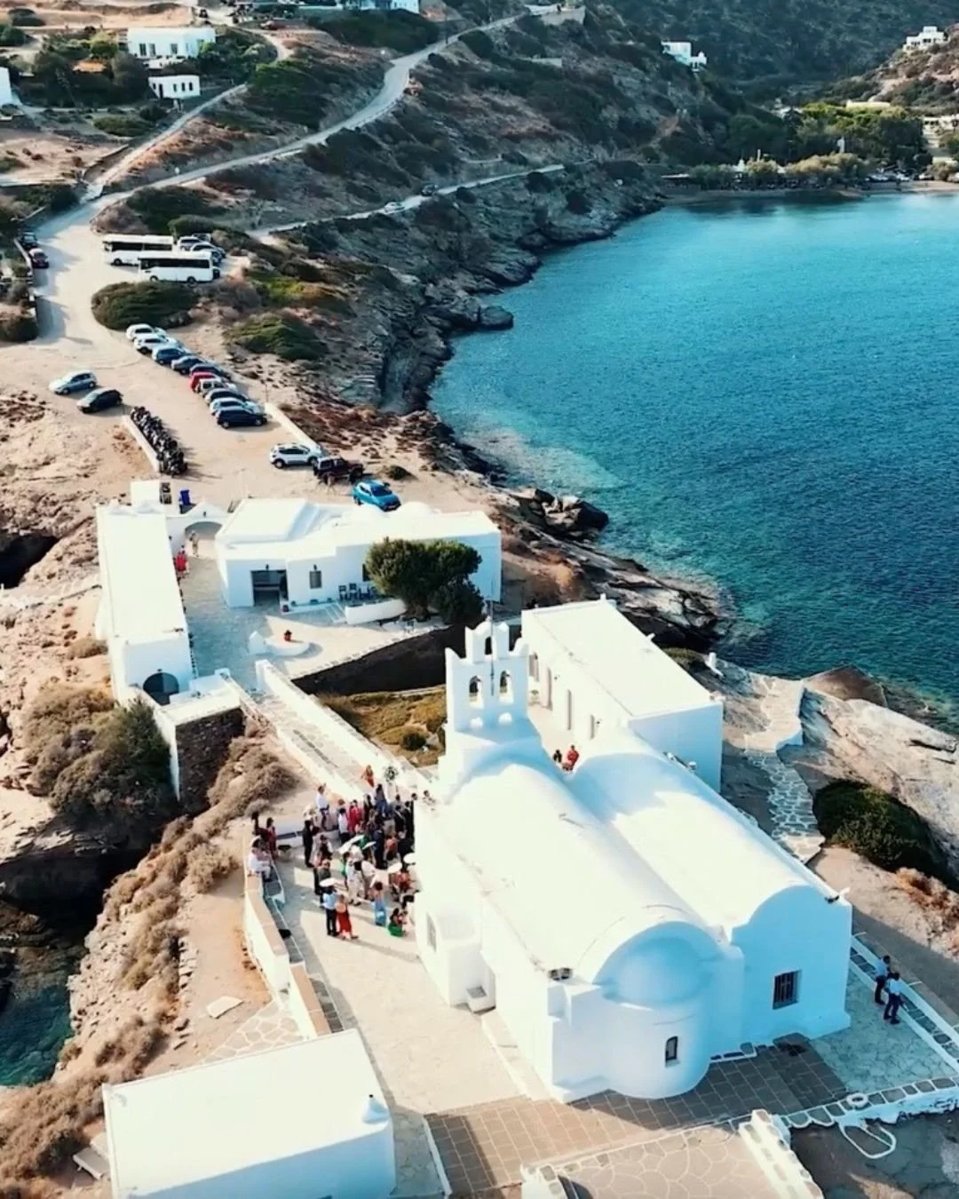 Finishing off Sifnos week with another reason this island has my whole heart. 🤍

Imagine a hot Greek summer&rsquo;s day, late afternoon, outside a small white church with the Aegean all around. Greek flags flying, a soft wind, that golden early autu