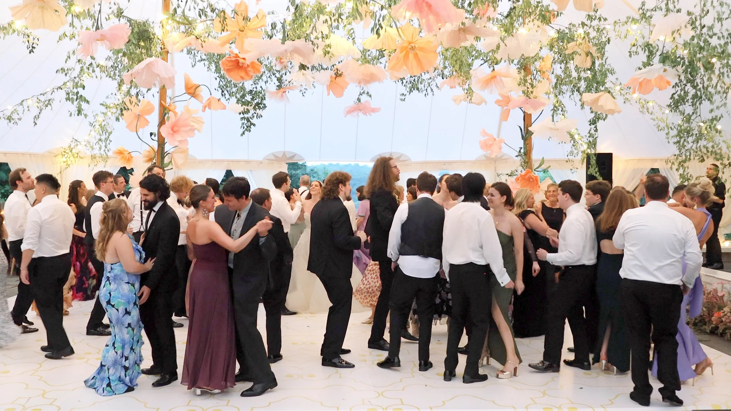 Full dance floor wedding live band-6.jpg