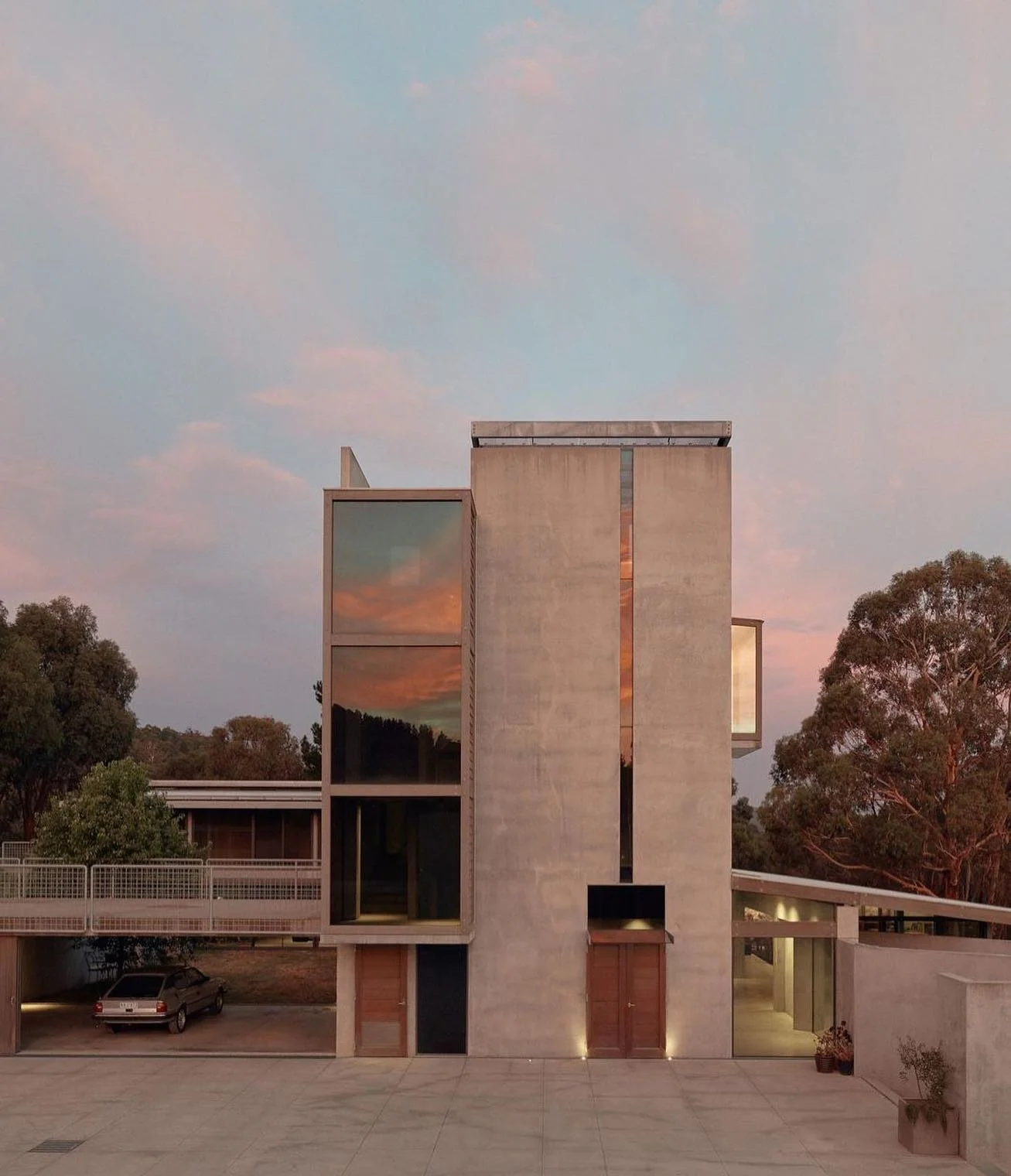 Currently dwelling obsessed | VIBE via @tomross.xyz
