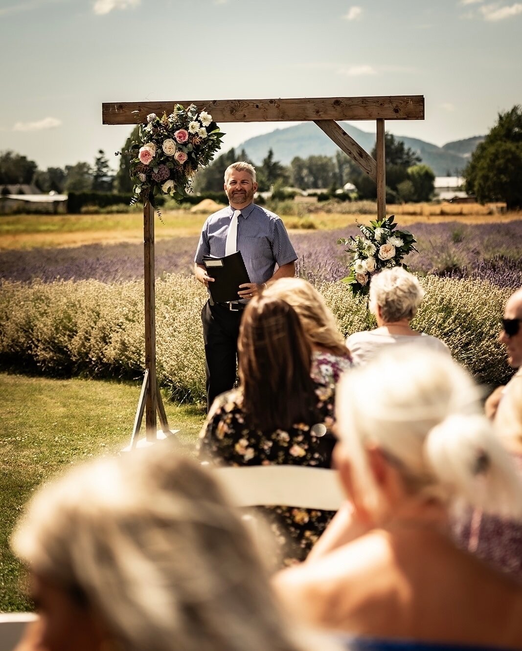 We are so lucky to visit so many beautiful spaces, a stunning lavender field will always be a stunning backdrop and offer the most lovely scent at your wedding! 

A lovely photo from the incredible @candace_fast_photography