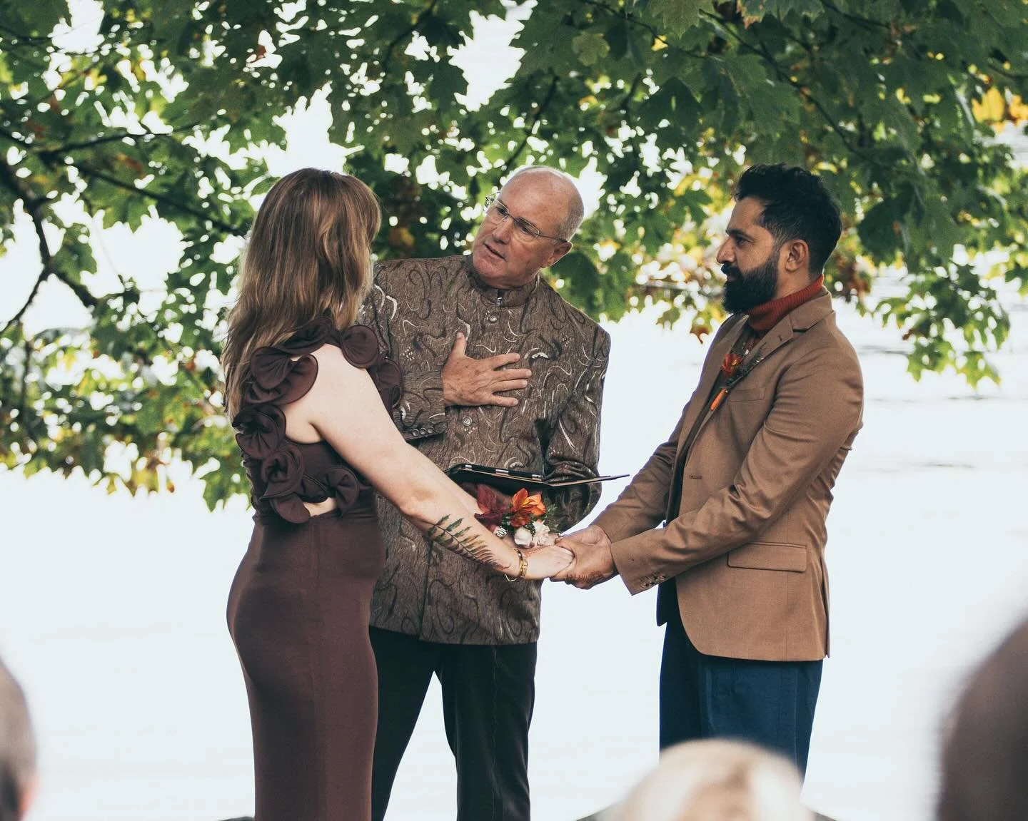 From Mumbai to Deep Cove &mdash; Paula (@dev_paula) and Sarang (@sarangsathaye) brought their love story full circle for an intimate and heartfelt celebration surrounded by family and friends. 🌿💛

Their story began when they first met at a film fes