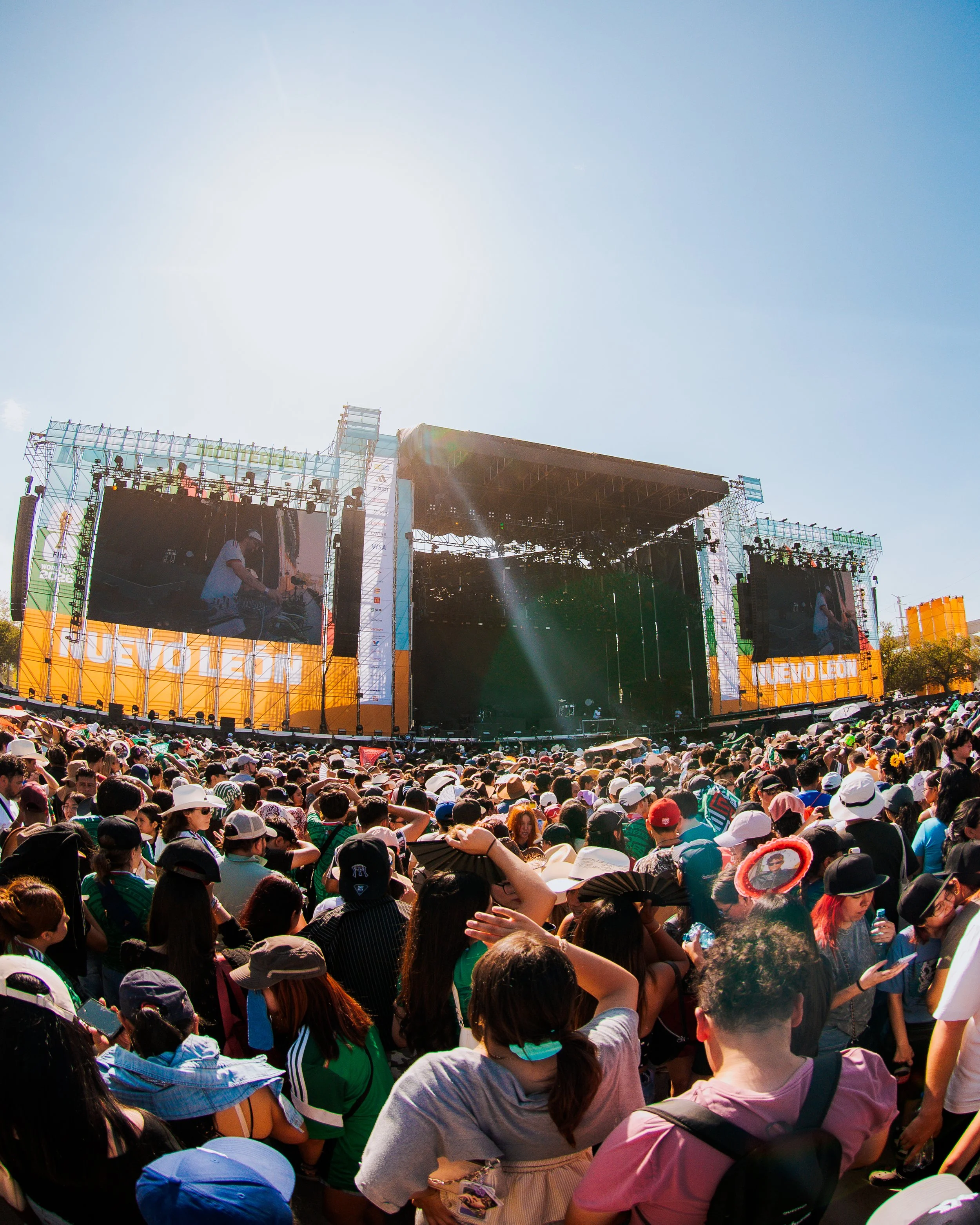 REVIEW: One Hundred Thousand Voices and One Stage: Enrique Iglesias and Santos Bravos Unite at FIFA Fan Festival in Monterrey