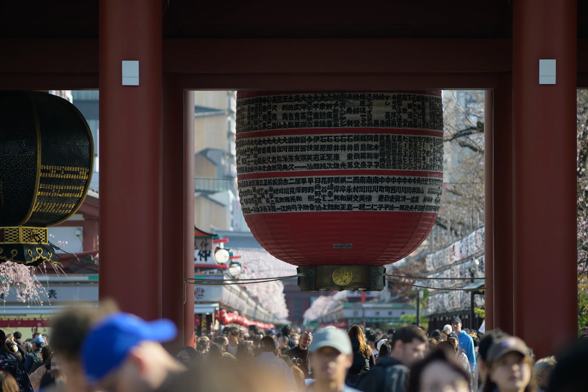 Large Paper Lantern of Sensoji seen through a 200mm lens