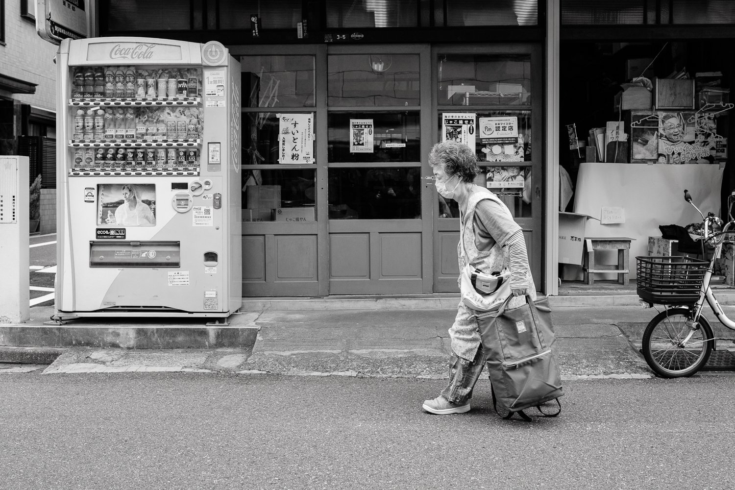 Chasing Light, People and Moments in Yanaka.