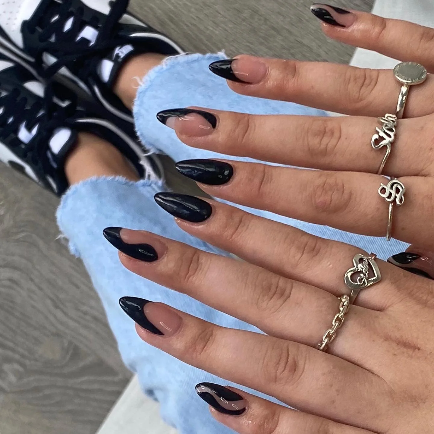 Oooshhh Feeling black sets atm!!! 😍 Gracie girl nailed these extensions 💅🏻🦋 @grace_polishedbymjp