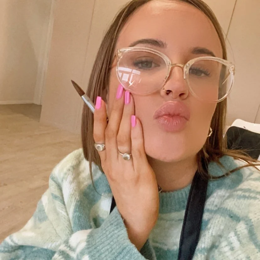 Happy Friday angel cakes 🥂💅🏻