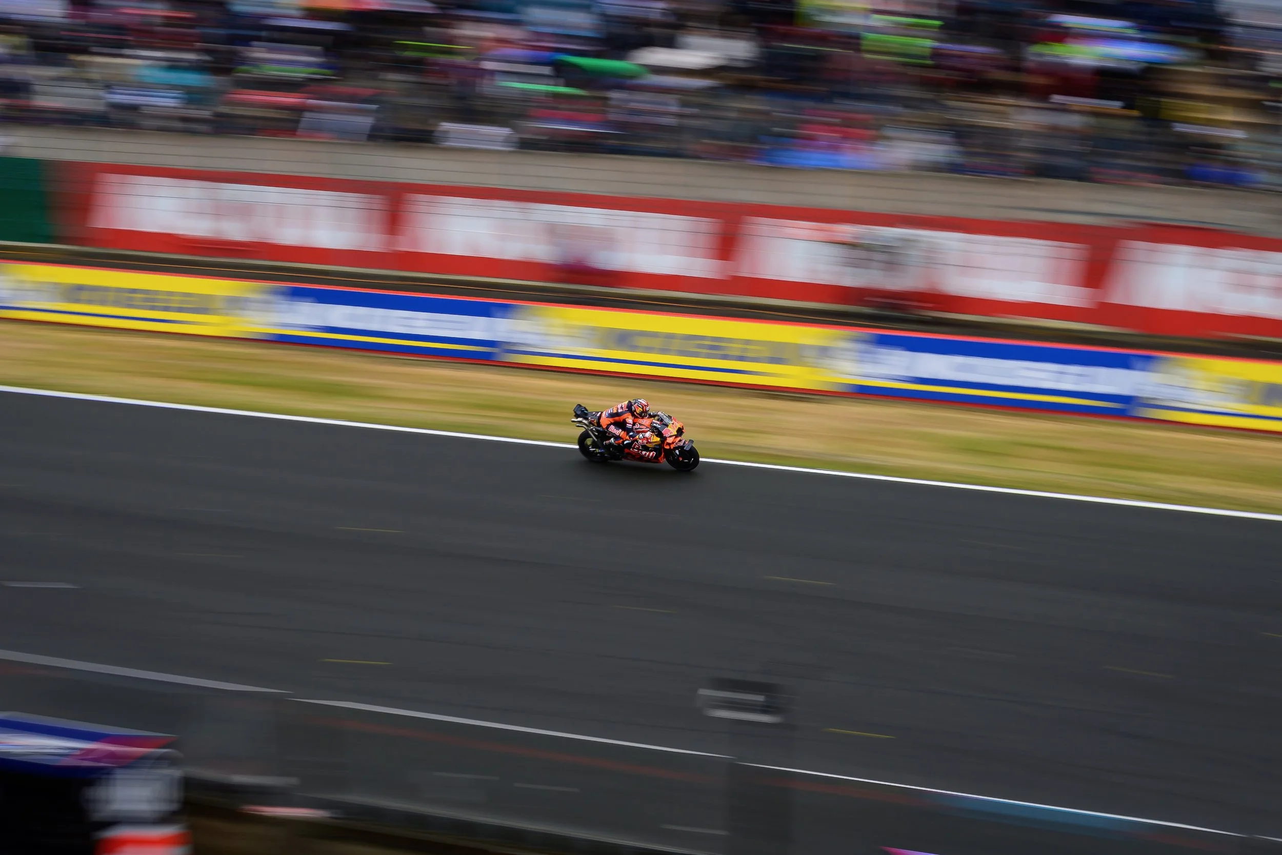 Orange Momentum – 2025