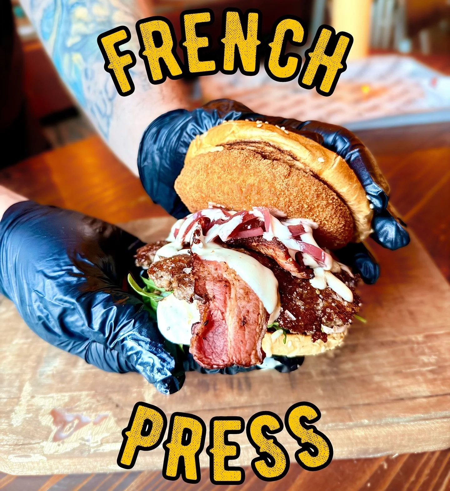 AKTUELLER EHRENBURGER 🍔🫵🏽

FRENCH PRESS🥳🚨

Soft Brioche 
Beef 150g 
Hole deep Fried saint albray 
Redwinwe marinated onions 
Bacon 
Rucola 
Fig mustard Mayonnaise 
Mushroom salad 

Geht f&uuml;r 18.50&euro; &uuml;bern Tresen! 

-&gt; immer nur s