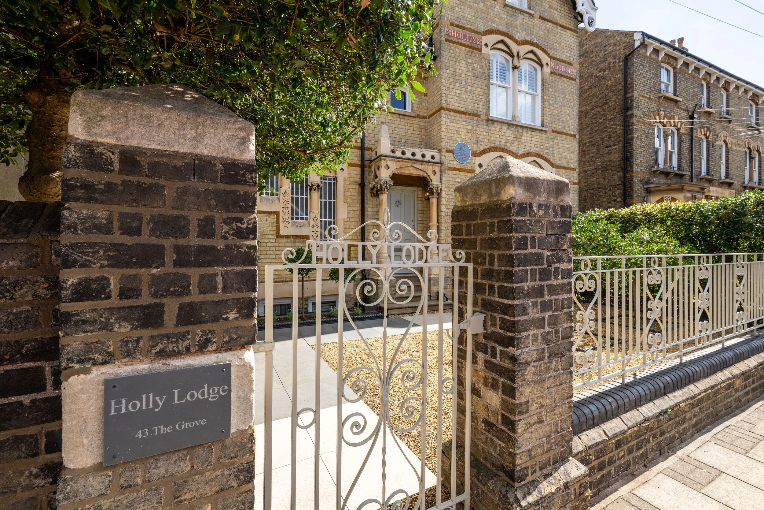 260915 - Holly Lodge, Bedford - 03.jpg