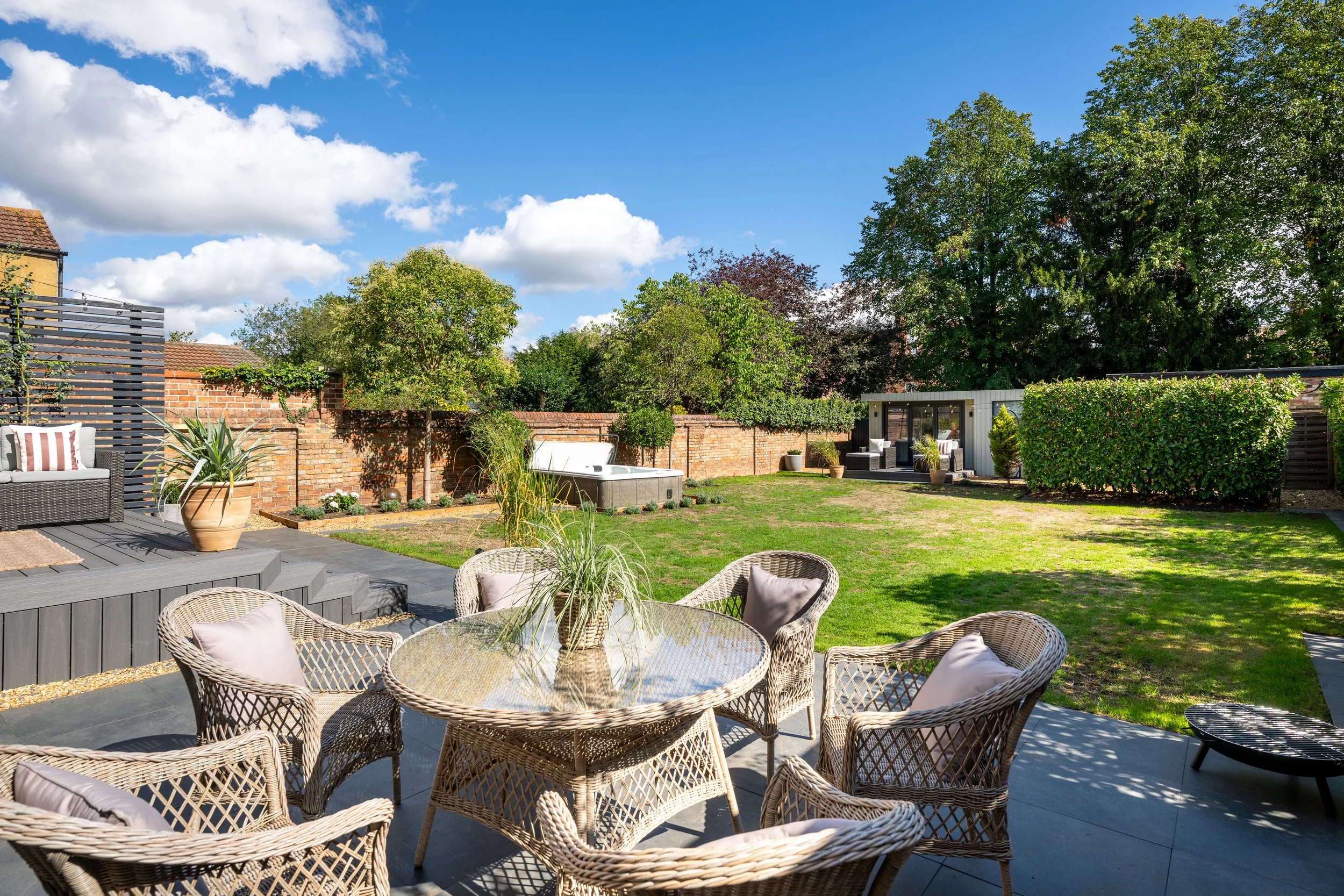 260915 - Holly Lodge, Bedford - 09.jpg