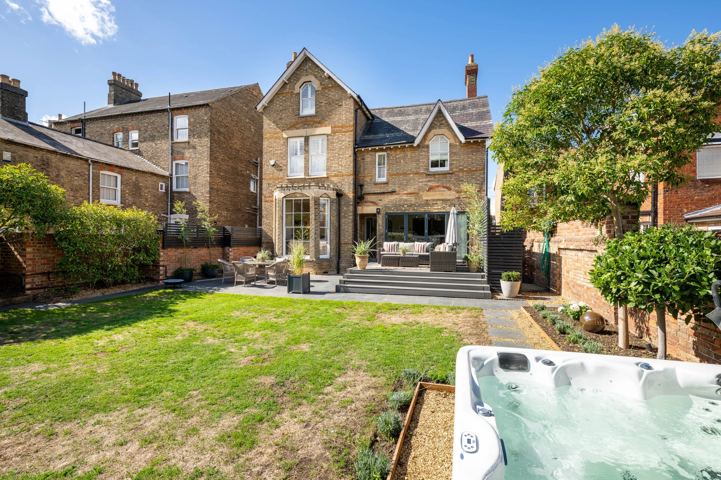 260915 - Holly Lodge, Bedford - 06.jpg