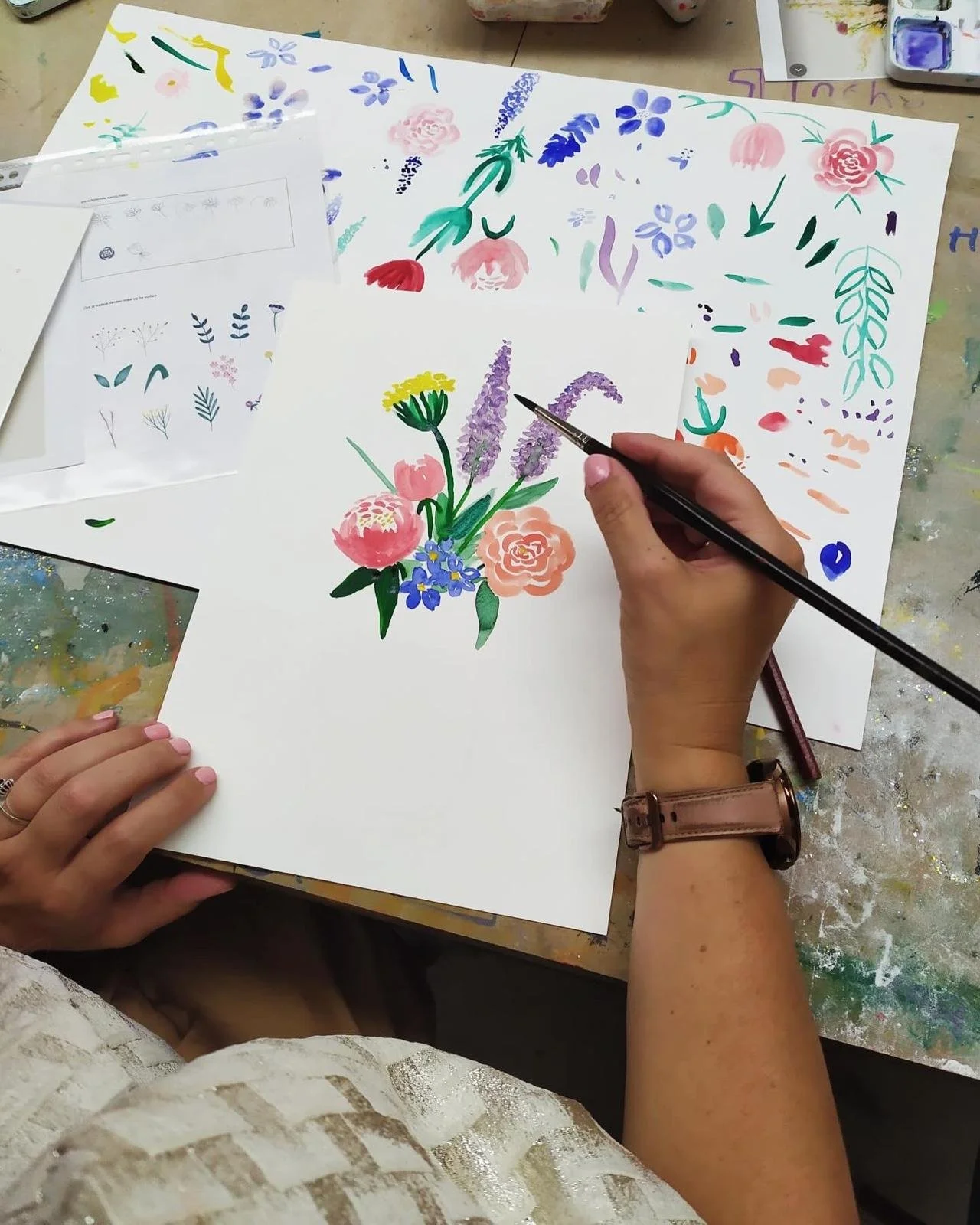 Aquarel van bloemen schilderen tijdens een workshop bij Kunstlokaal Nijkerk