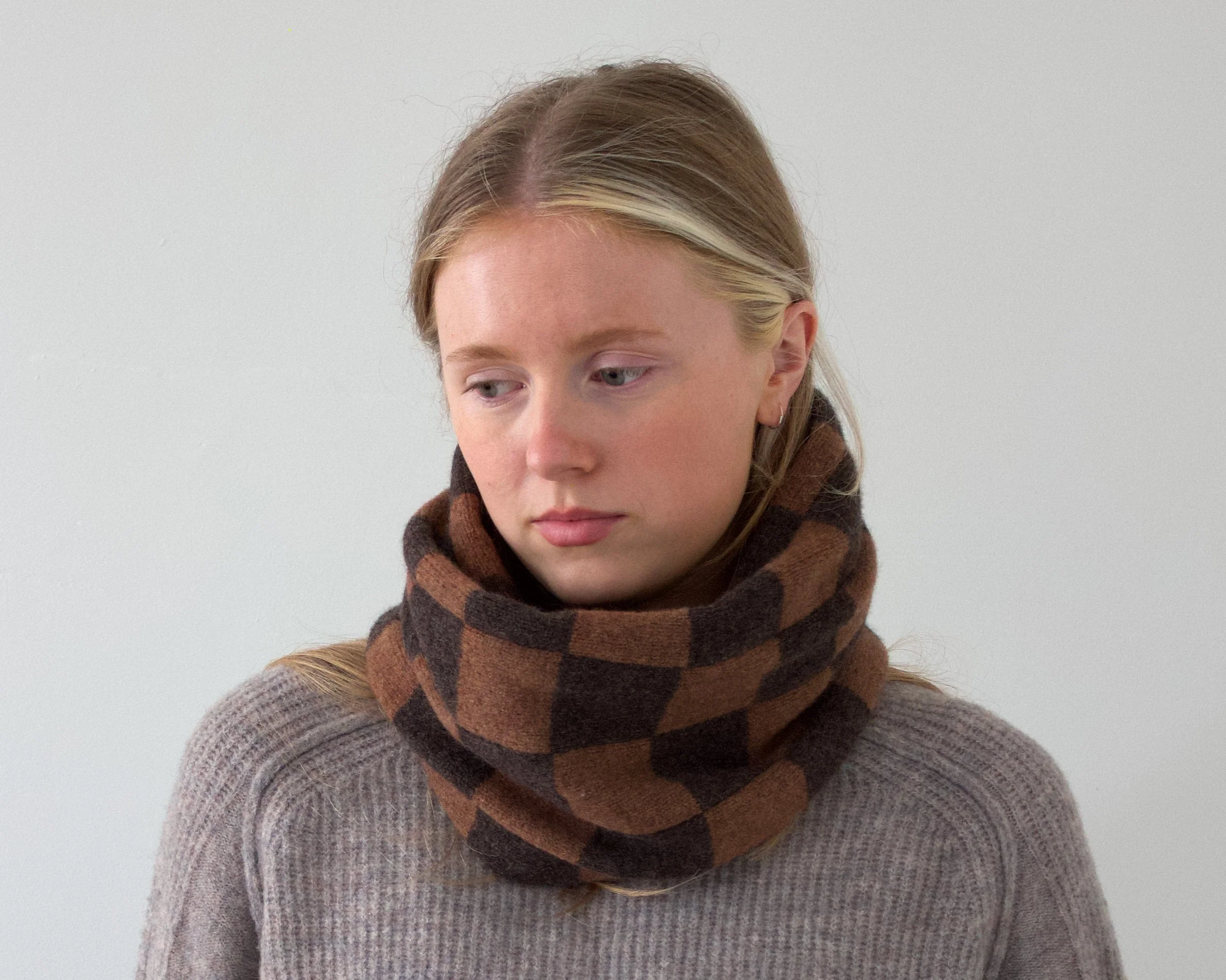 Chequer Design Lambswool Neck Warmer