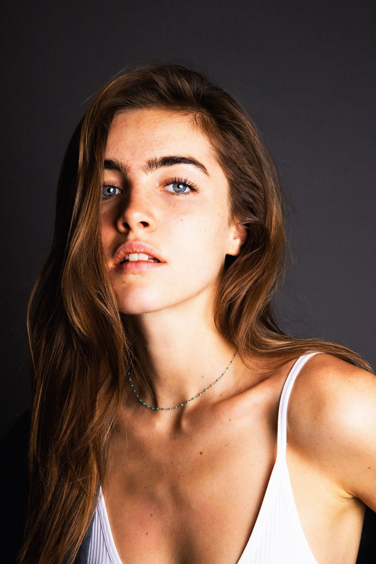 23-mily-barbe-main-book.jpg