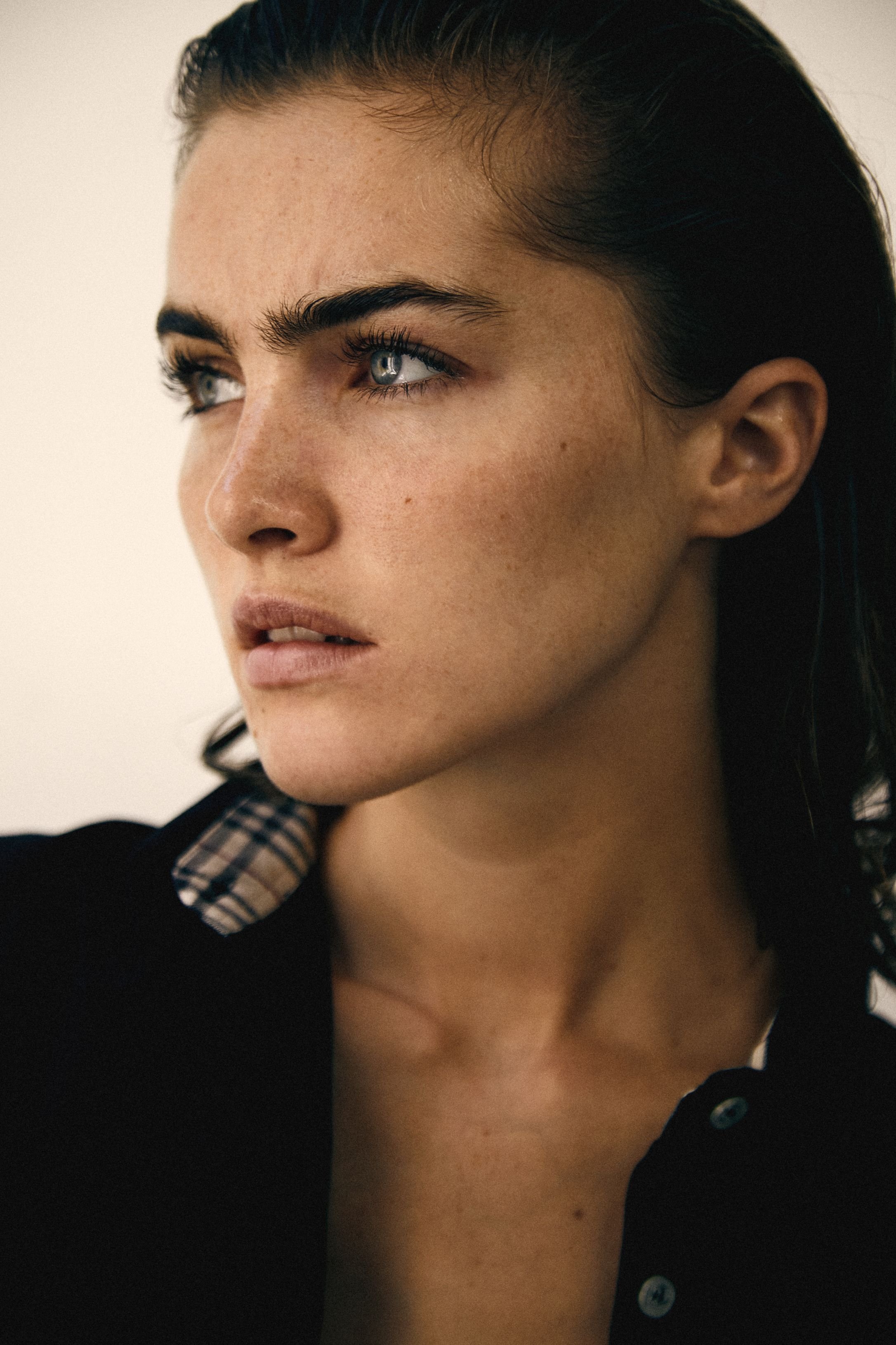 56-mily-barbe-main-book.jpg