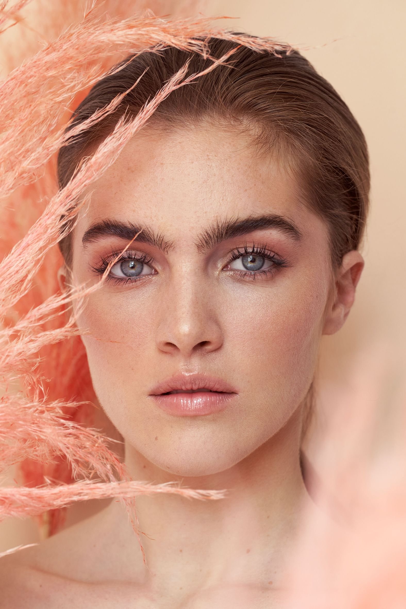 62-mily-barbe-main-book.jpg