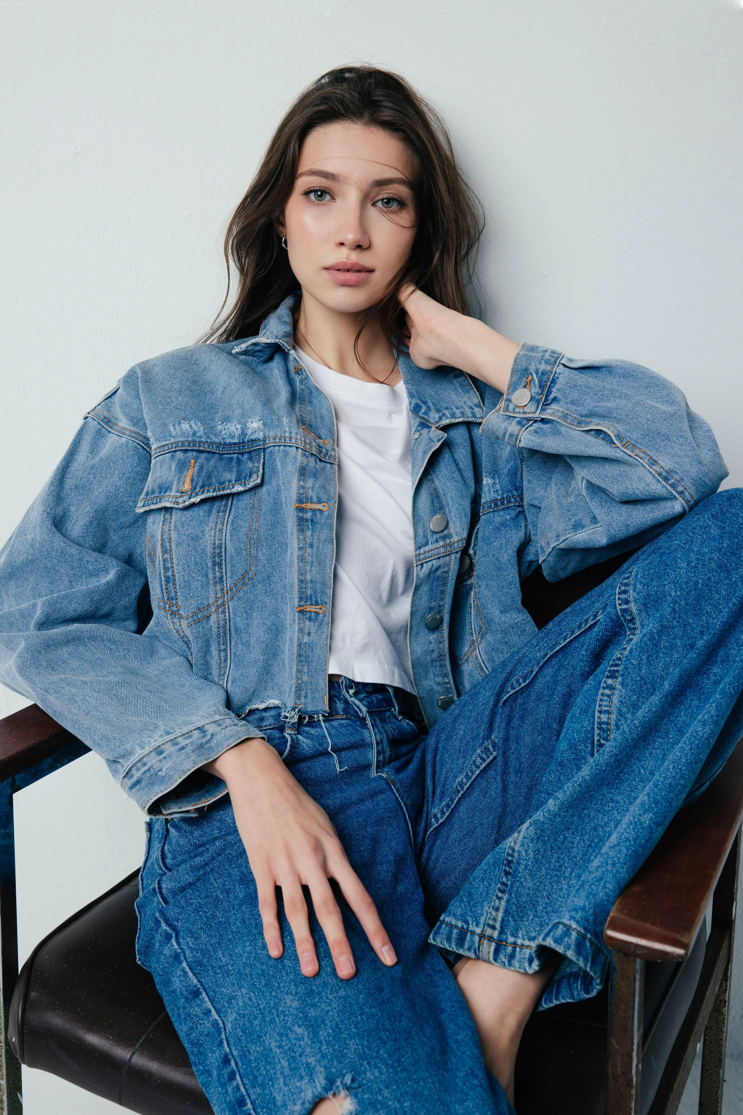 2-eliza-main-book-jeel-management.jpg
