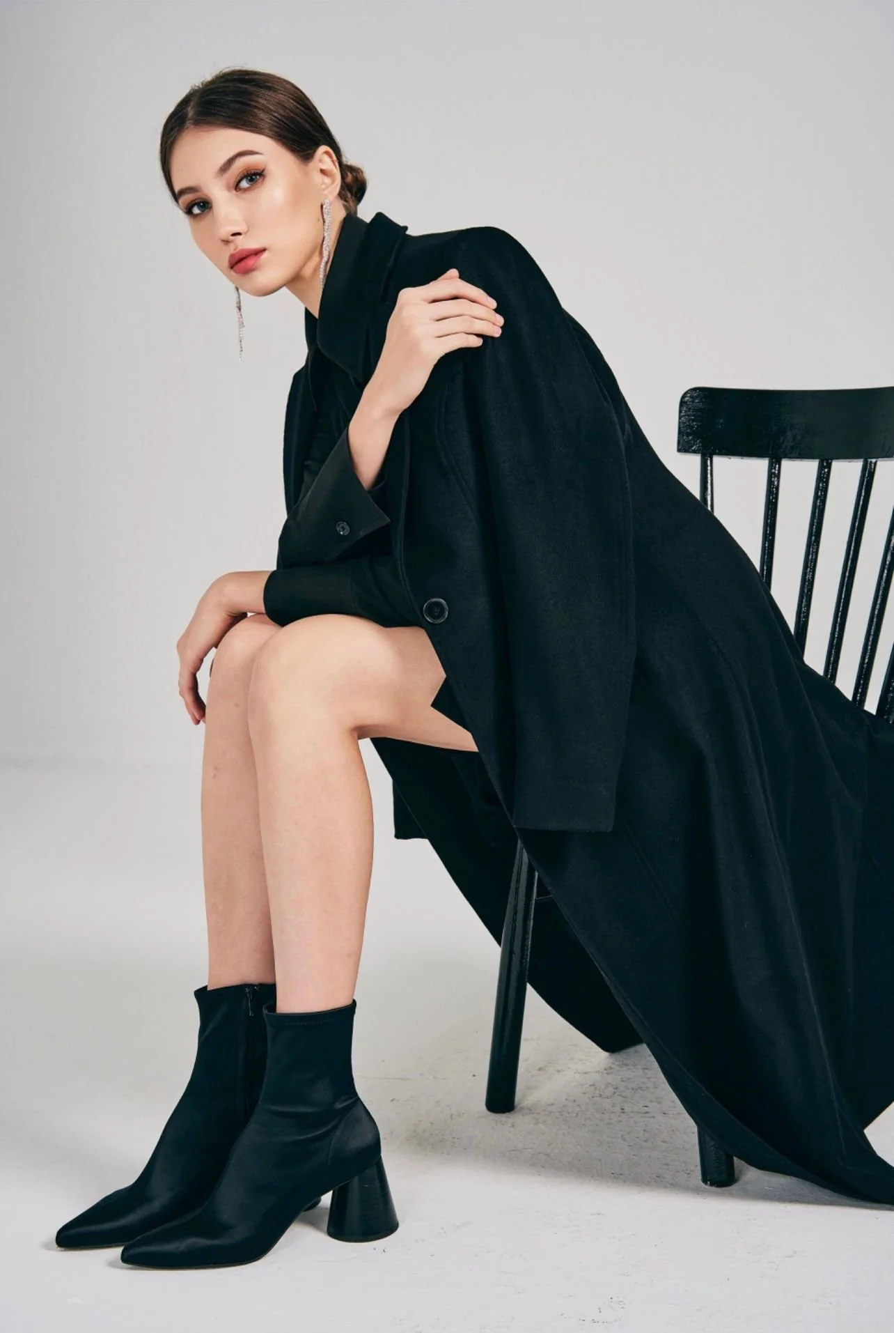 29-eliza-main-book-jeel-management.jpg