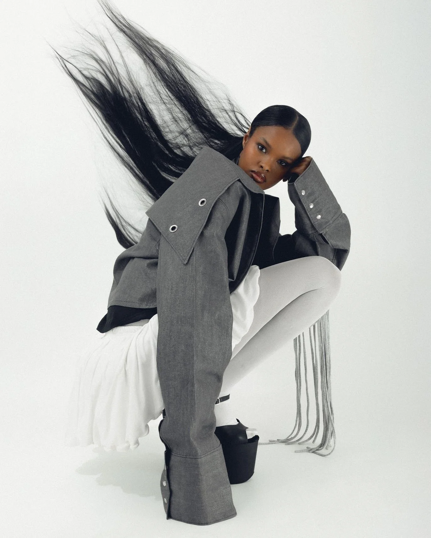 11-mouna-m-main-book-jeel-management.jpg