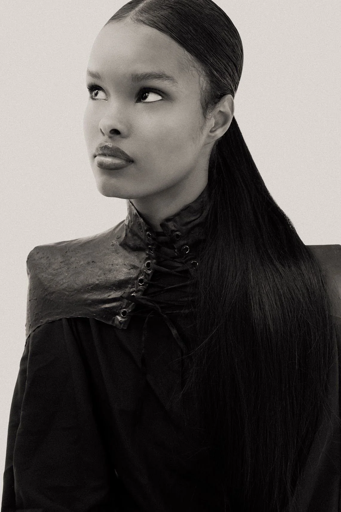 12-mouna-m-main-book-jeel-management.jpg
