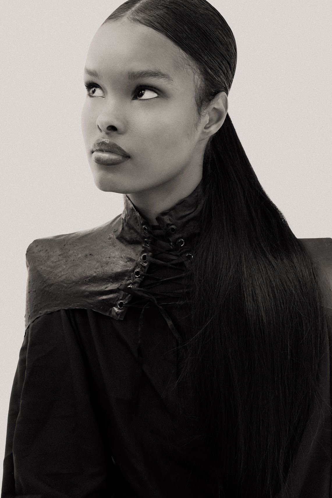 23-mouna-m-main-book-jeel-management.jpg