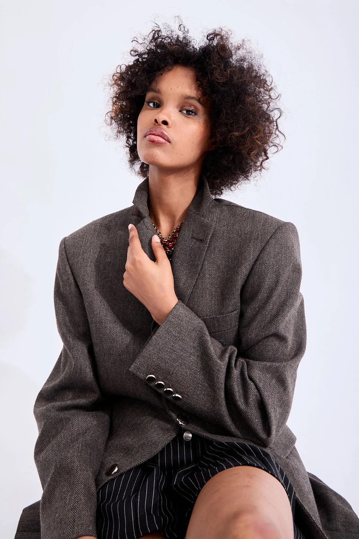 32-mouna-m-main-book-jeel-management.jpg