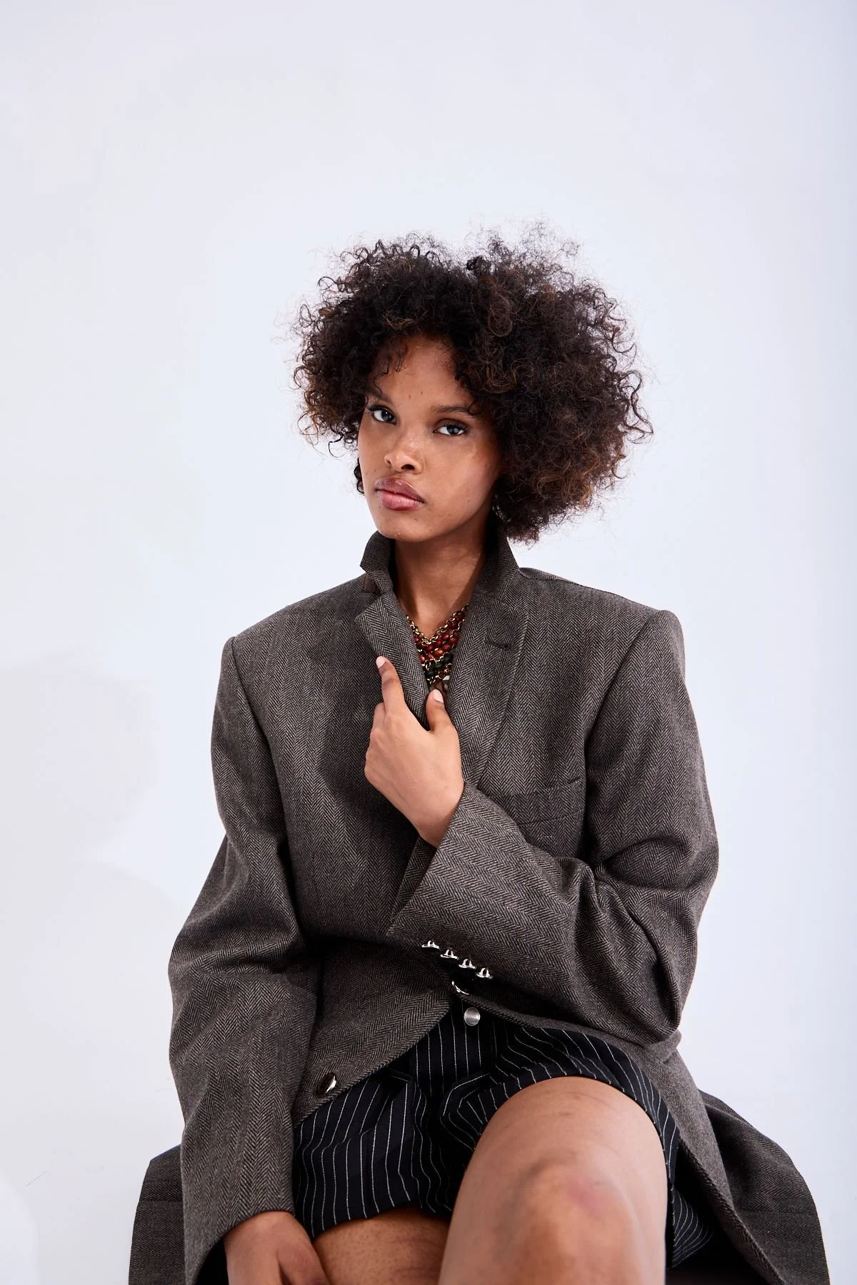 33-mouna-m-main-book-jeel-management.jpg