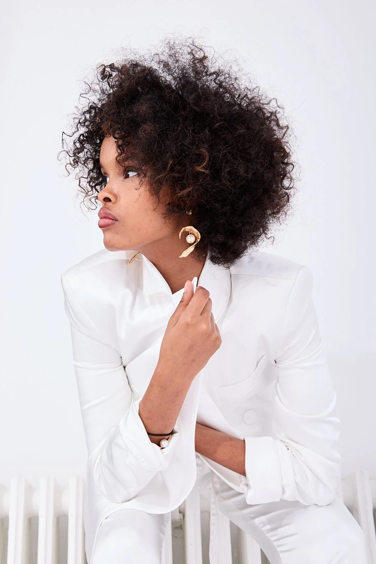 37-mouna-m-main-book-jeel-management.jpg