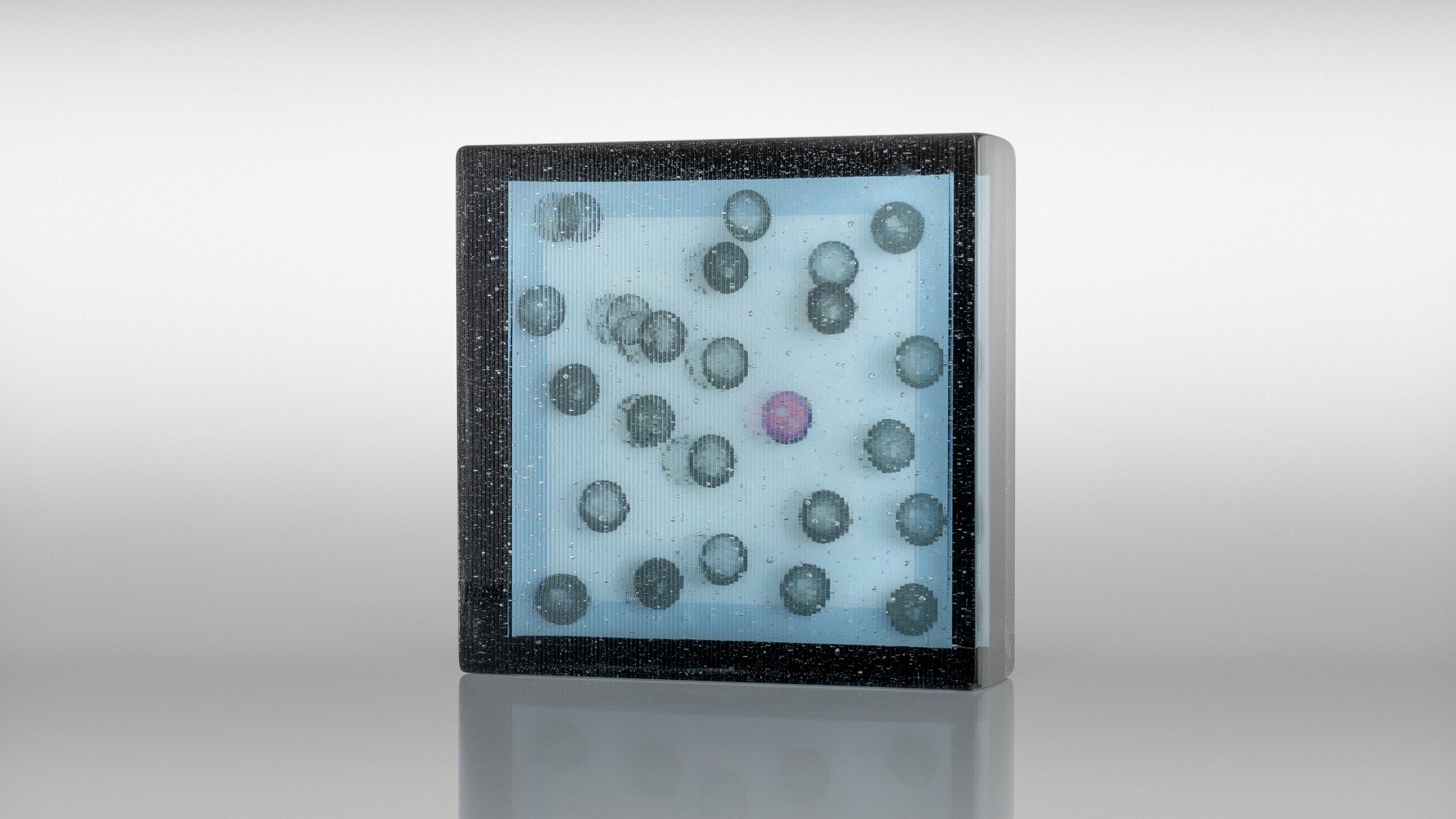 Painterly Series no.2: Thunder Clouds

Currently showing @londonglassblowing in the 'Mirage: Glass in the 4th Dimension' Exhibition, in conjunction with @contemporaryglasssociety.

This stunning exhibition is open until 29th June, so don't miss it if