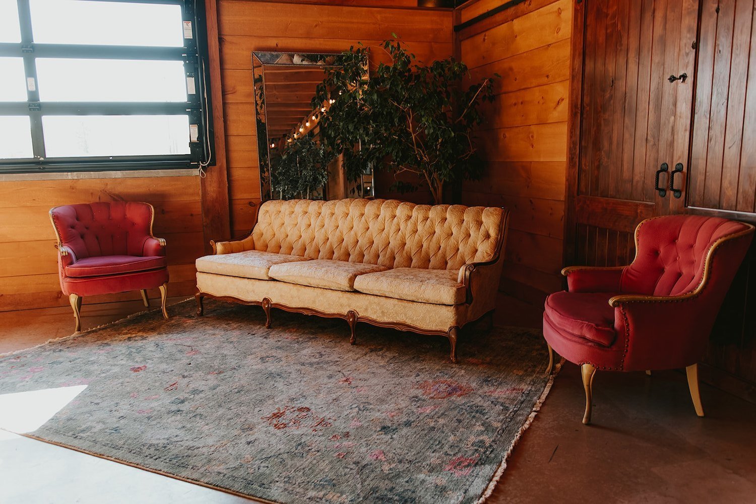 She Rents Vintage Antique Furniture