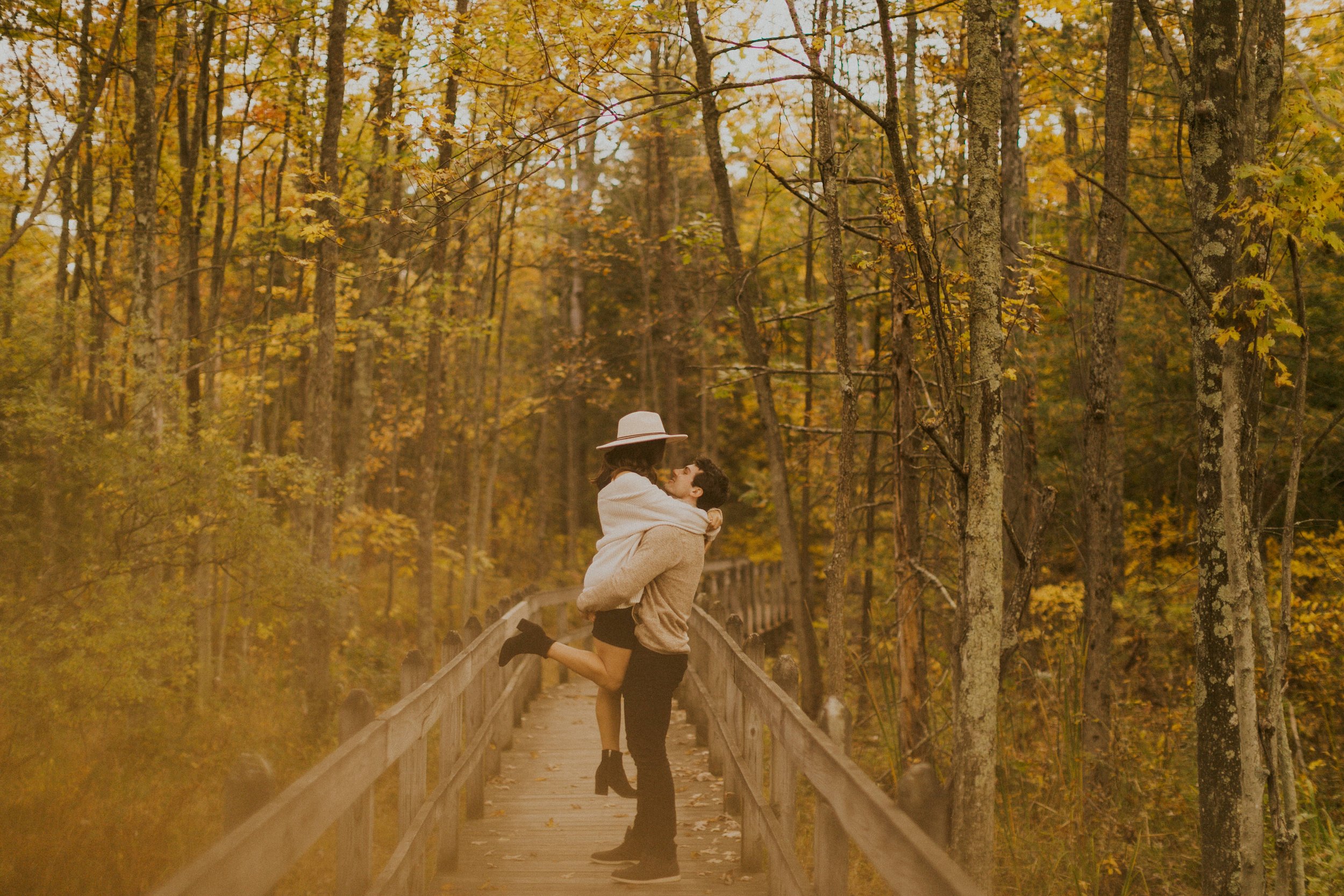 finger-lakes-fall-couples-photoshoot-emilee-carpenter-photography-1.JPG