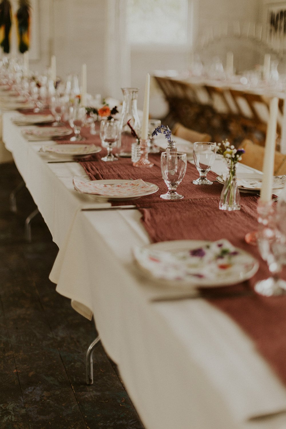 table-scape-5-tips-seamless-wedding-day-timeline-emilee-carpenter-photography.jpg