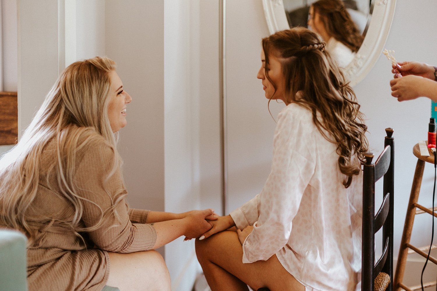 katherine-shares-moment-with-friend-5-tips-seamless-wedding-day-timeline-emilee-carpenter-photography.jpg