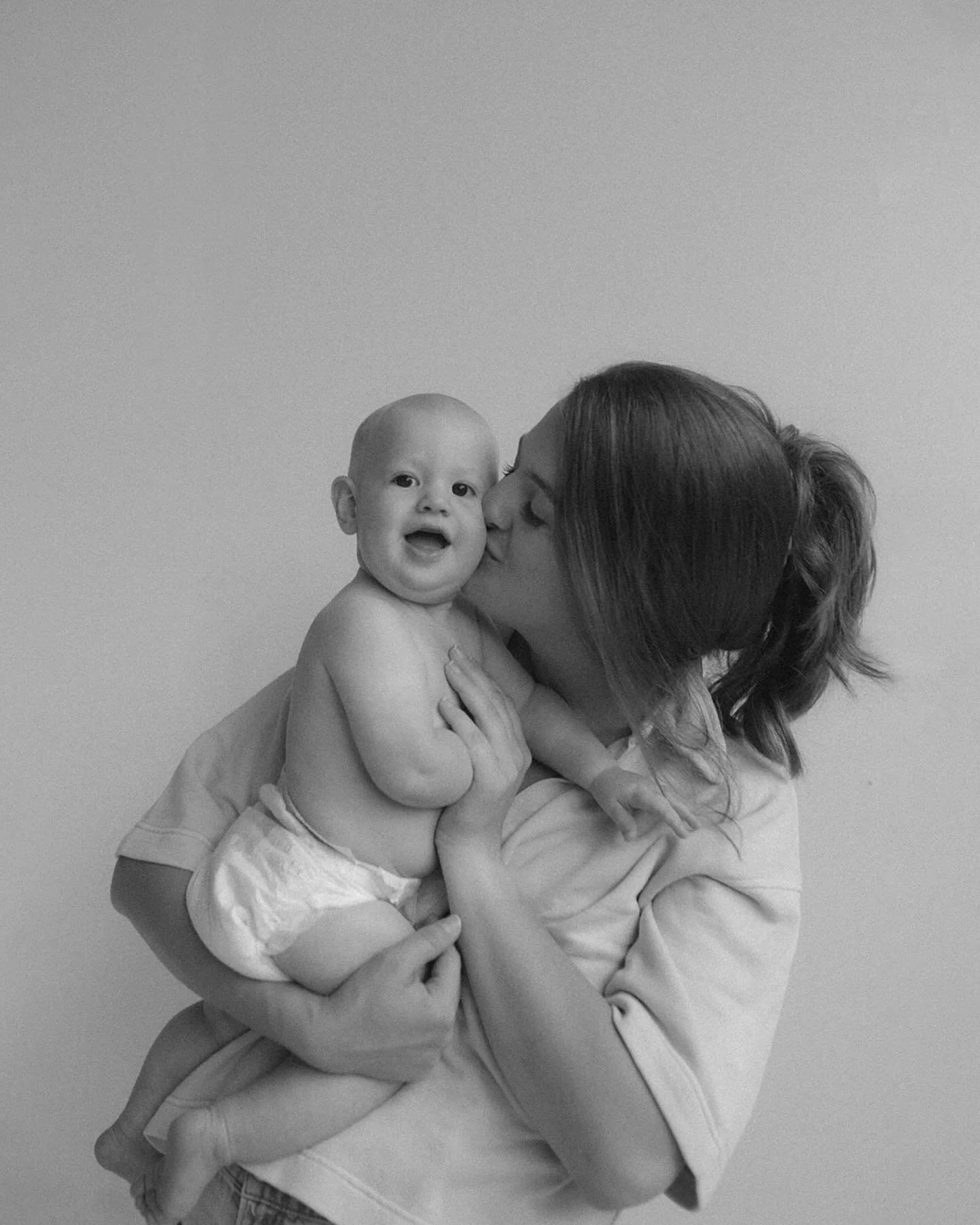 Life as a Mama looks nothing like I ever thought it would. And yet somehow more beautiful than I ever could&rsquo;ve imagined.

👋🏼 it&rsquo;s been a while, so hopefully you haven&rsquo;t forgotten about me! I&rsquo;m Emilee, Upstate NY Wedding Phot