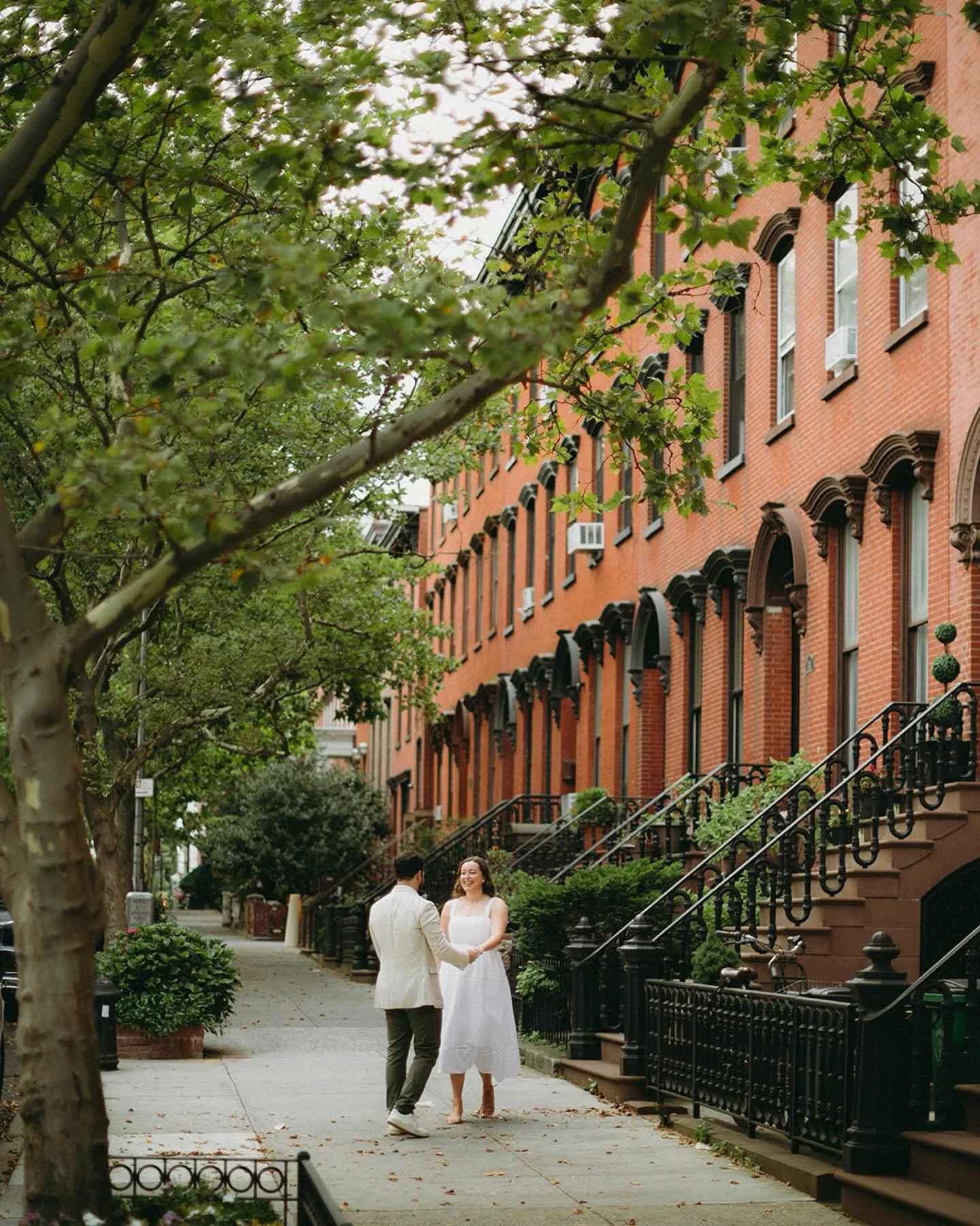 Engagement sessions don&rsquo;t have to be boring &mdash; let&rsquo;s wander the city, grab a coffee, and make a little magic together. ☕💫