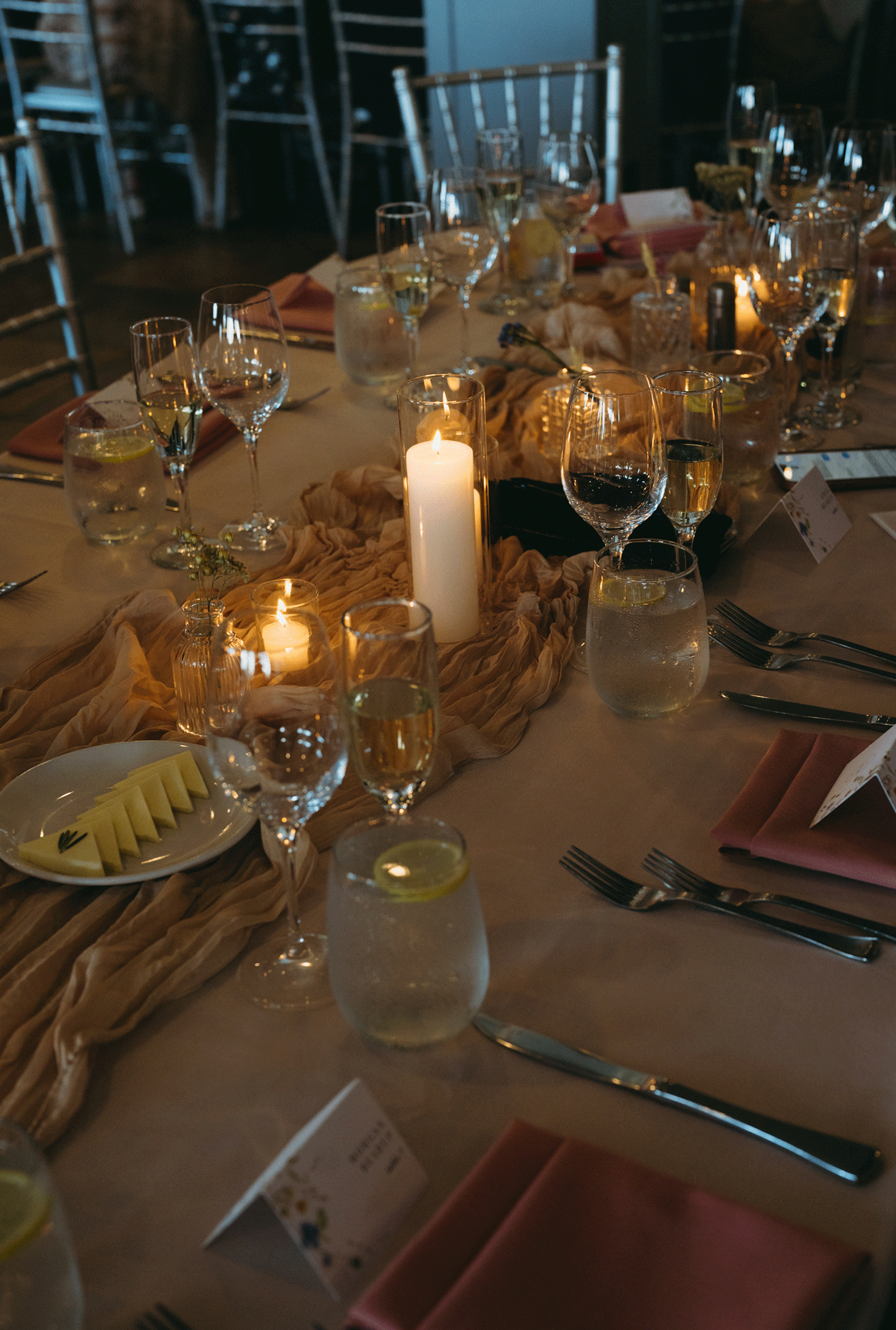 GIF photo of the table details. Decorated with water and champagne glasses and lit candles. 