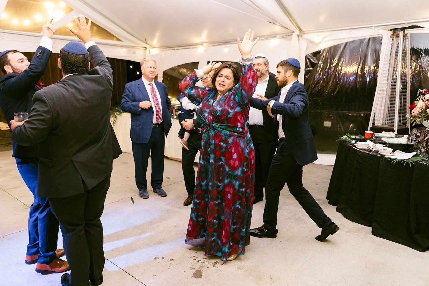 Family of the wedding share a dance together. 