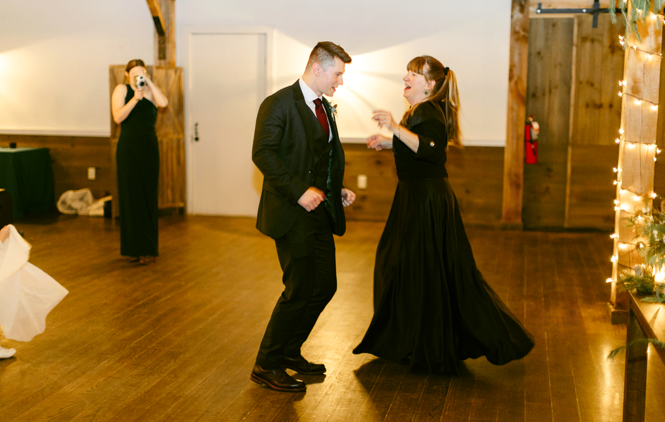 Live photo of the groom dancing with guest. 