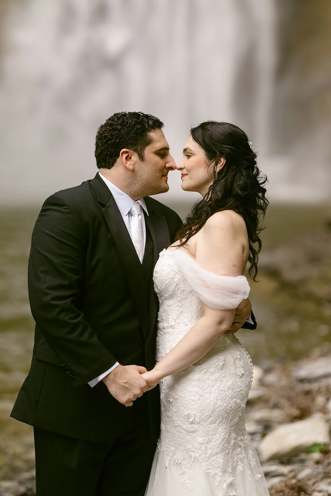 Inn at Taughannock Falls Weddinglaura-mark-taughannock-falls-microwedding-wedding-emilee-carpenter-photography-133.jpg