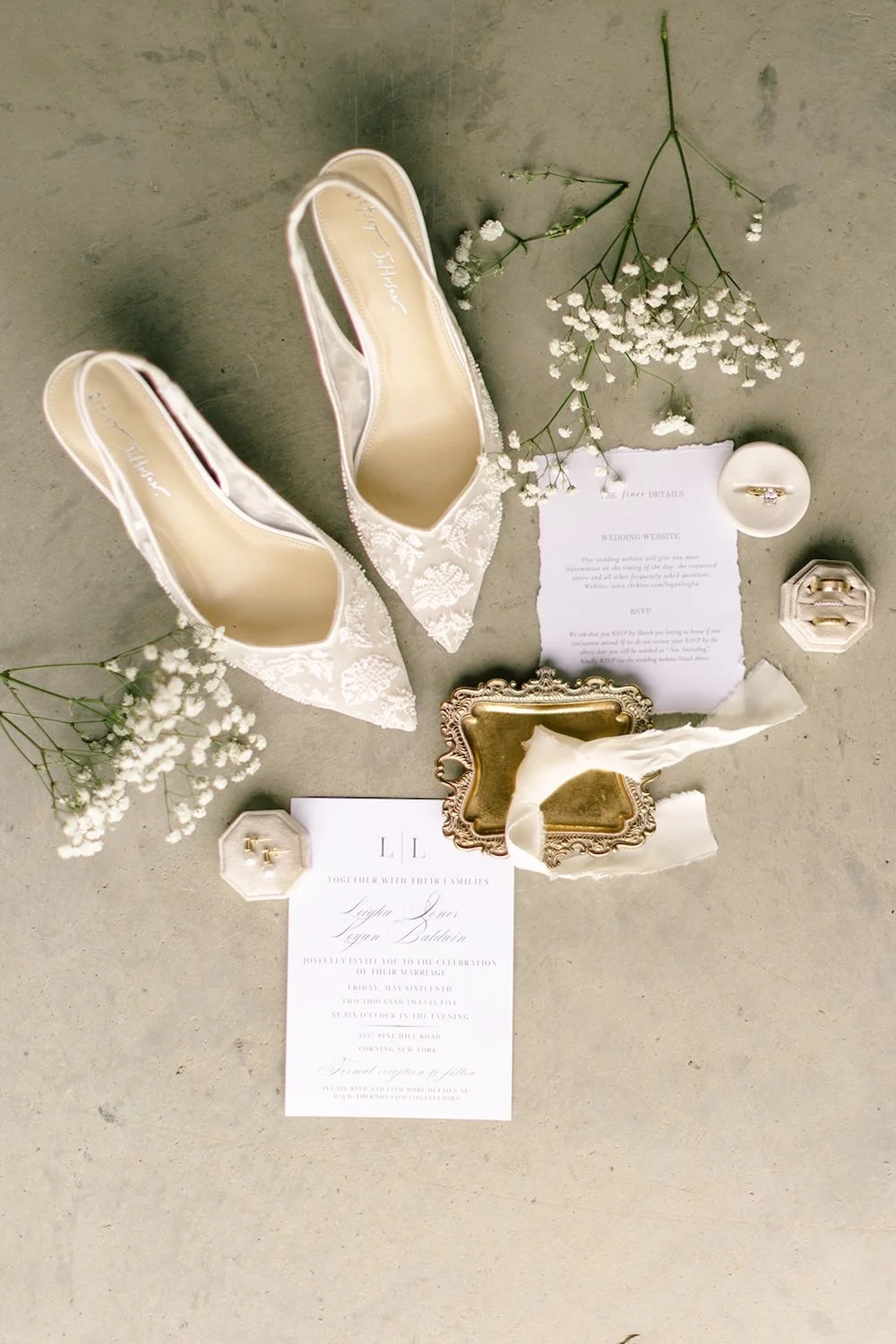 modern-rustic-wedding-at-the-pines-in-upstate-ny-2.jpg