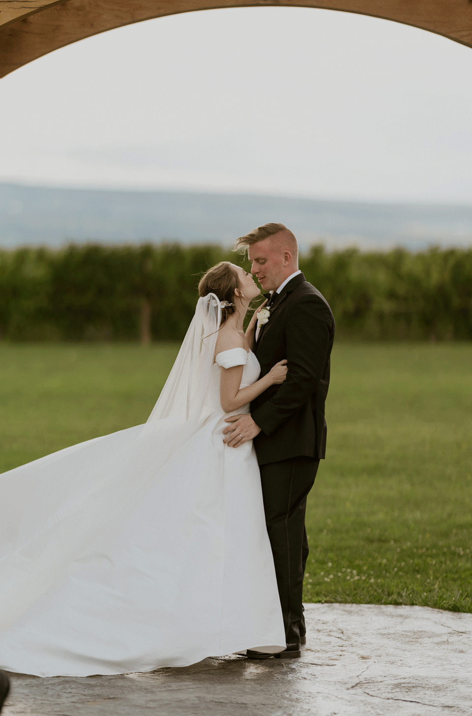 classic-lakeside-wedding-at-wagner-vineyards-on-seneca-lake-zoe-and-mike-9.gif