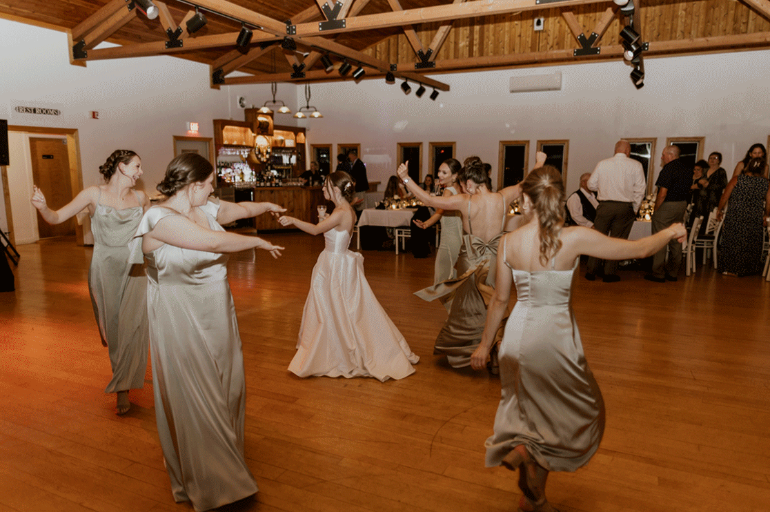 classic-lakeside-wedding-at-wagner-vineyards-on-seneca-lake-zoe-and-mike-13.gif