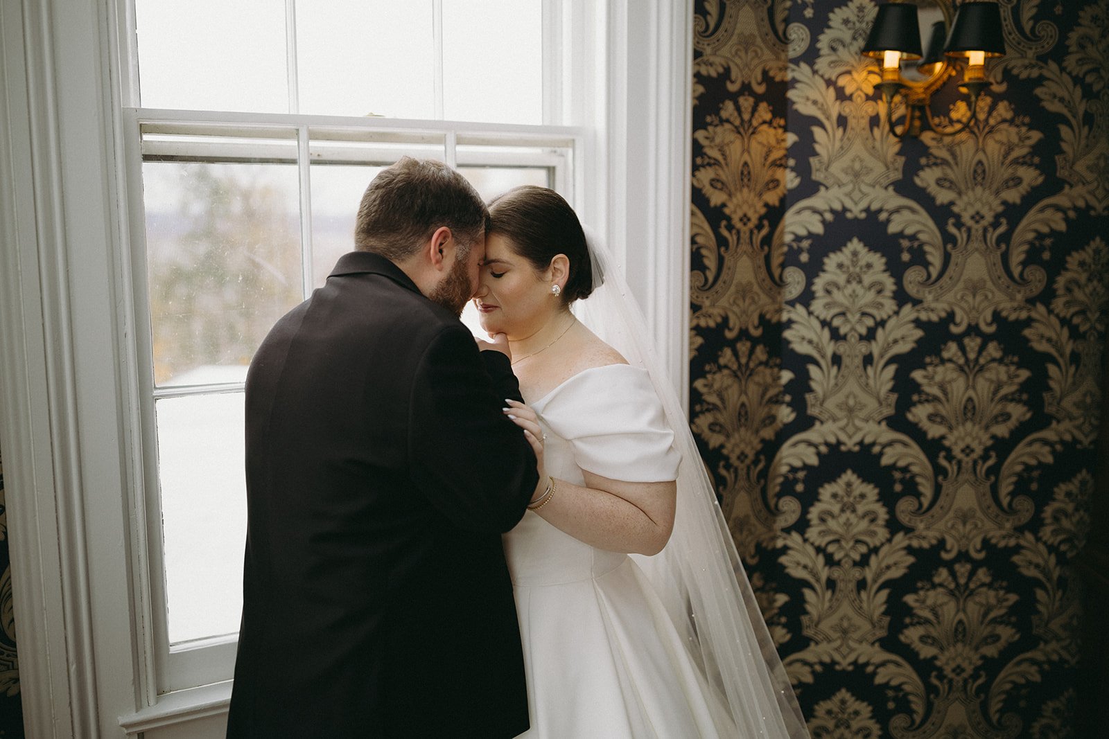 wedding first lookkate-brian-finger-lakes-wedding-emilee-carpenter-photography-163.jpg