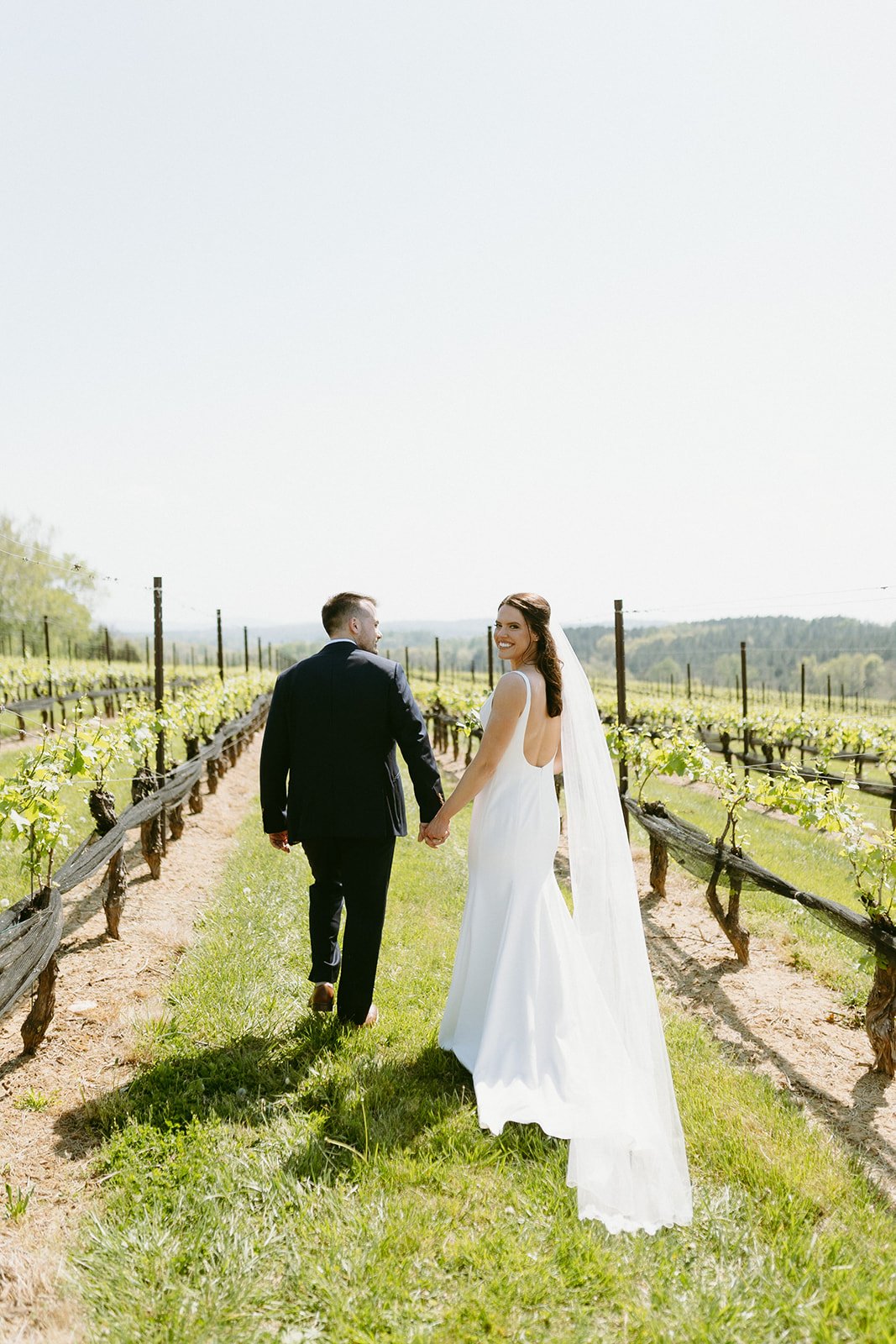 wedding first lookrachel-sam-stone-tower-winery-wedding-emilee-carpenter-photography-401.jpg