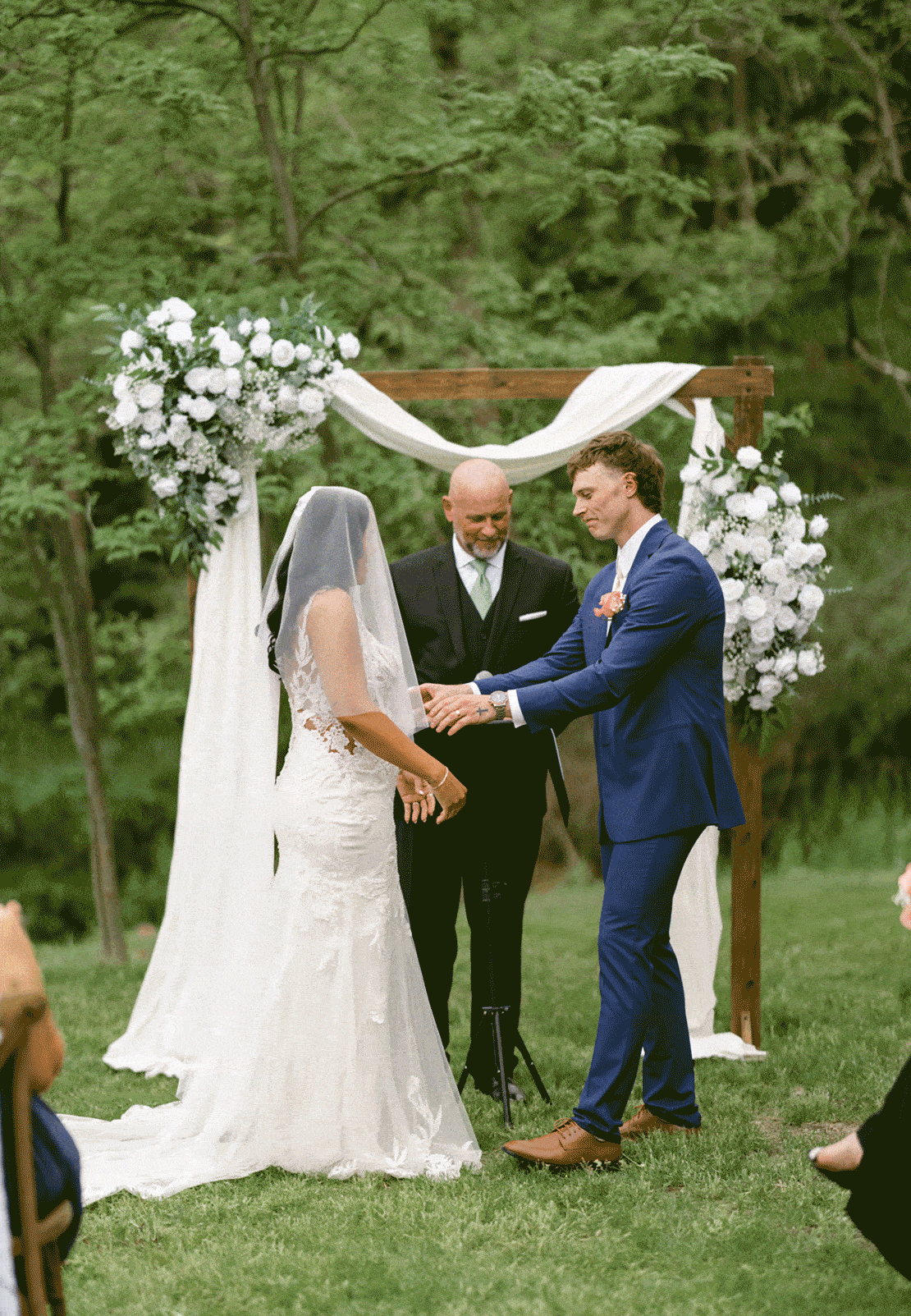 Live photo of the groom dipping his wife for their first kiss.