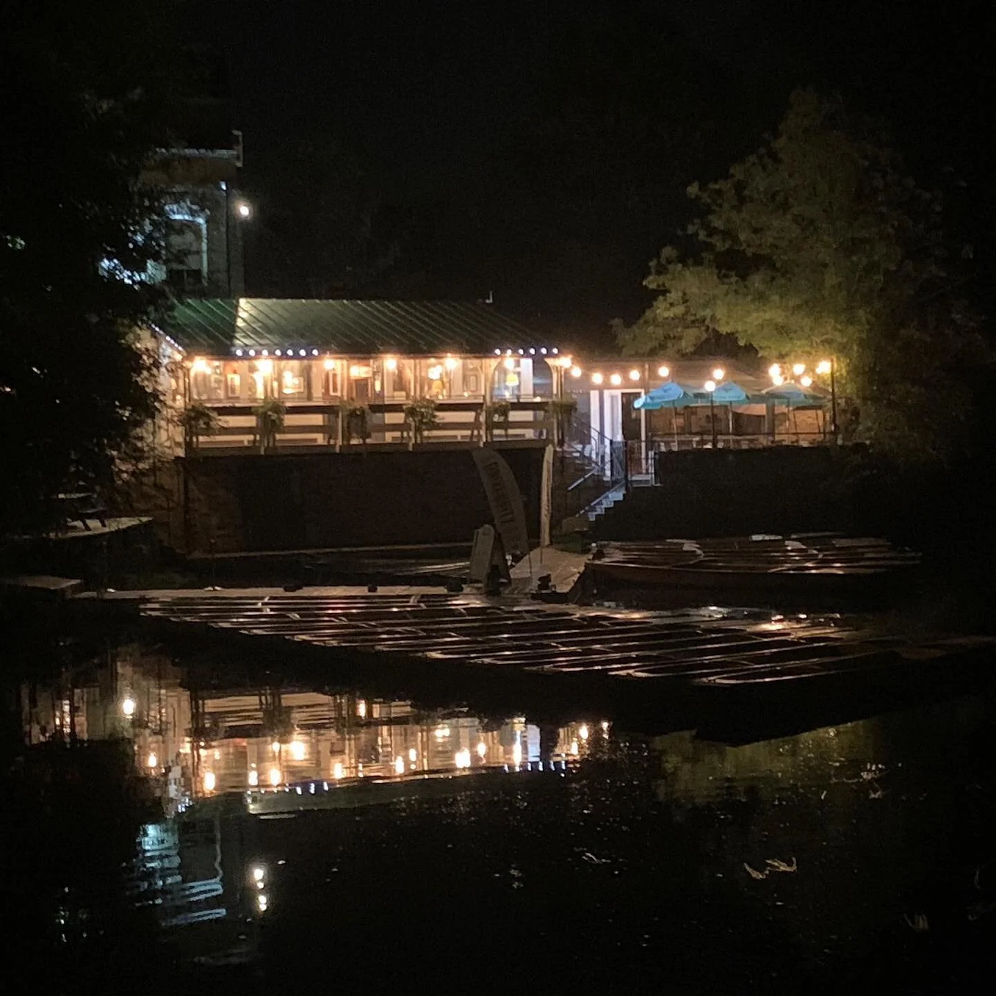Sitting with the midnight ducks on Darwin Island. Overlooking the bobbing Punts. And beautiful new friends! @ttkgus #cambridge #universityofcambridge #darwincollege #darbar