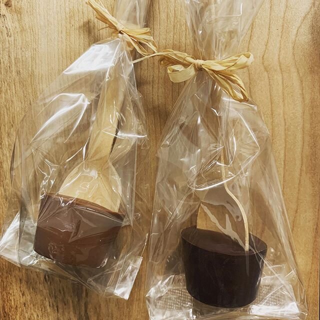 They&rsquo;re back! Belgian hot chocolate sticks, made by us.
#warmup #hotchocolatesticks #hotchocolatestirinsticks #stirinhotmilk #callebaut #callebautchocolate #stockingfillers #uppingham #rutland #treatyourself #christmastreats #shoplocalthischris